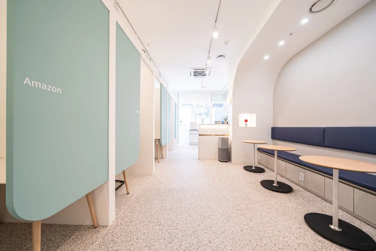 민트 포커스부스와 라운지가 있는 공유오피스